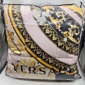 Versace MEDUSA AMPLIFIED KING COMFORTER IN PINK-GOLD